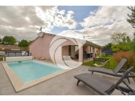 maison contemporaine de 125 m² environ avec jardin  terrasse et piscine