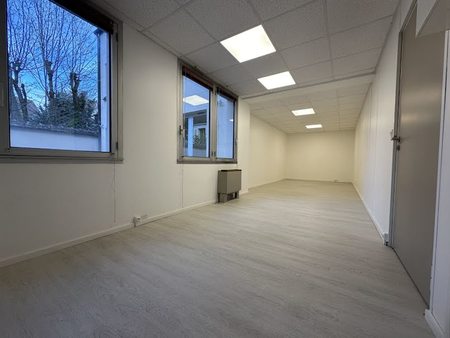 location locaux professionnels 28.1 m²