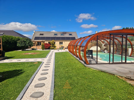 pavillon avec 3 chalets privatifs  jardin et piscine chauffé