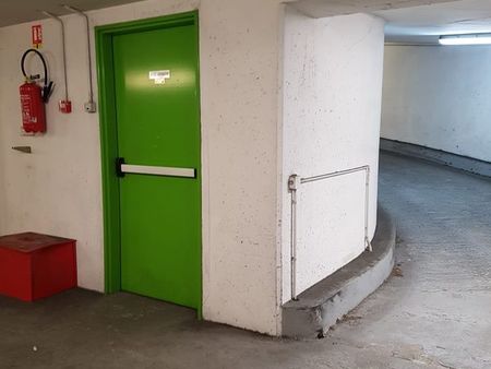 parking en sous-sol d'une résidence 75016 paris