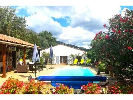 villa de plain pied - rénovation de qualité - piscine et jardin