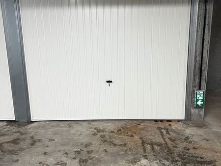 garage/box/parking