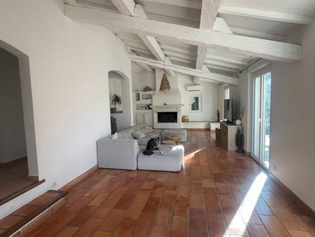 retour à la vente de cette charmante villa provençale de 160m2 avec studio indépendant de 