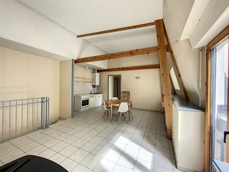 location appartement  m² t-1 à saint-flour  390 €