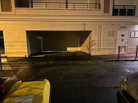 garage / box / parking de 29m2 à st maur des fosses place d’adamville