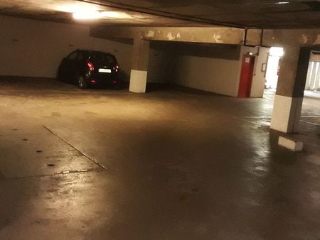 parking 12 m² tremblay en france