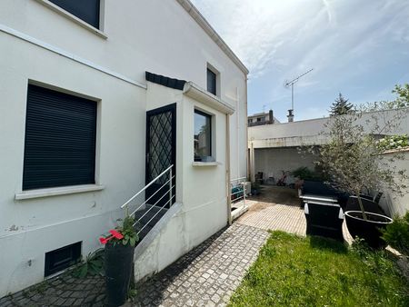 maison 4 pièces 89 m2 avec jardinet / terrasse