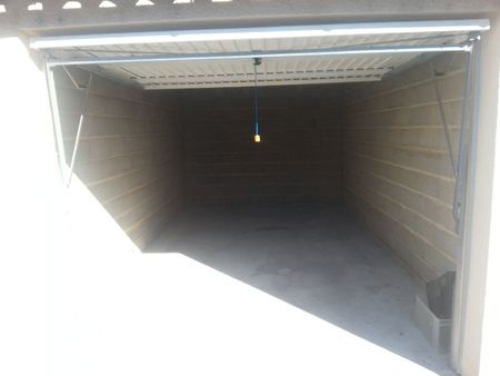 garage - box de stockage 15m2 bergerac 80 euros par mois
