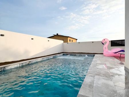 superbe villa moderne entièrement meublée et équipée avec piscine au sel à saint-pierre (r