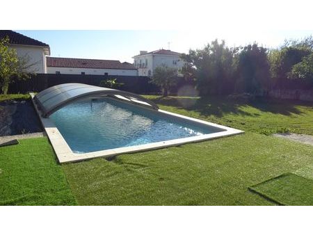 maison de ville de 215 m² avec piscine et garage de 85 m²