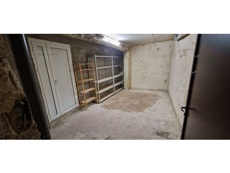 garage / box / cave