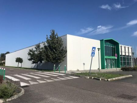local commercial 3 775 m²
