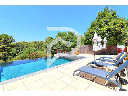 villa la verdière type 6 de 169 m2 environ avec vue degagee piscine sur 3000m2 de jardin
