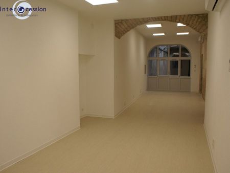 local commercial 130 m² dole