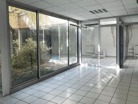 bureau 200 m²