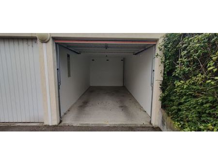 loue garage dans résidence sécurisé