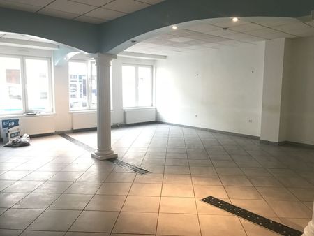 local commercial 152 m² moyeuvre-grande