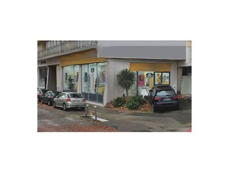 local d’angle commercial 104 m²