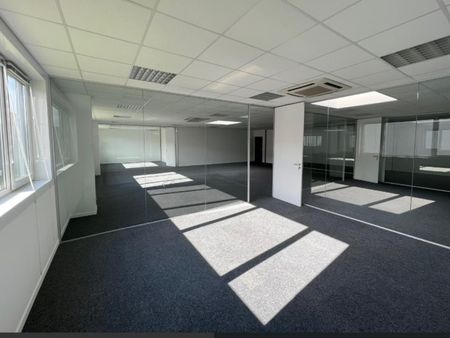 local bureaux 3 424 m²