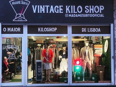 unique opportunity vintage store business in lisbon