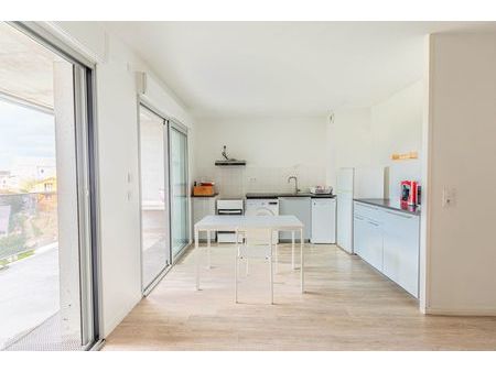logement t3 (2 chambres) meublé - appartement de 69 m² + 25 m² de surfaces extérieures - e