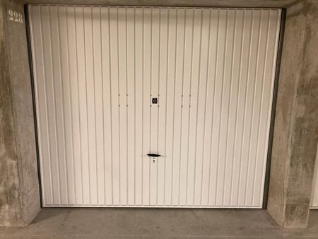 location garage avec porte sécurisé