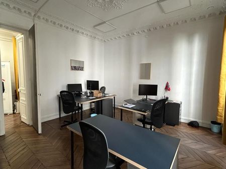 bureau 125 m²