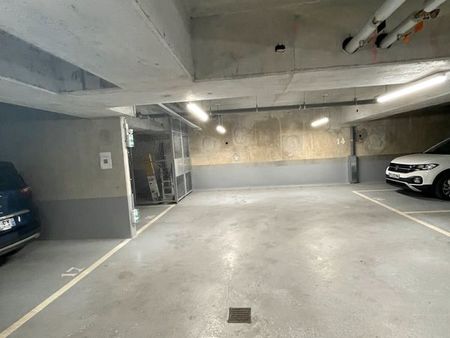 place de parking en sous sol sécurisé
