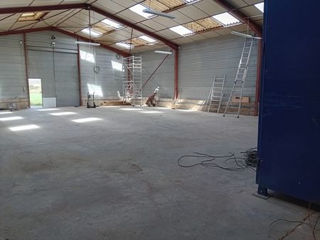 local commercial ablis 258m²