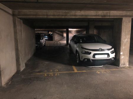 place parking privé sous terrain