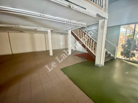 local commercial 299 m²