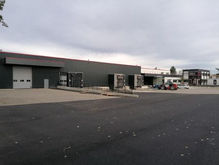 local industriel 4 897 m²