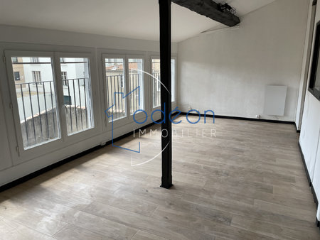 carcassonne : immense appartement dernier étage à louer