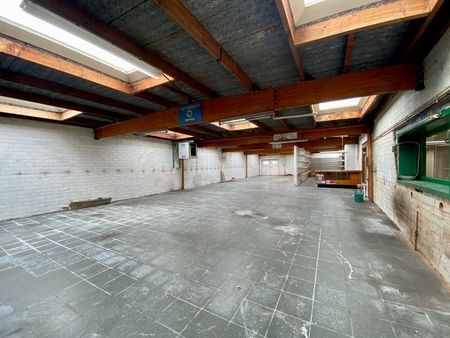 675 m² atelier/stockage/handelspand langs veurnestraat