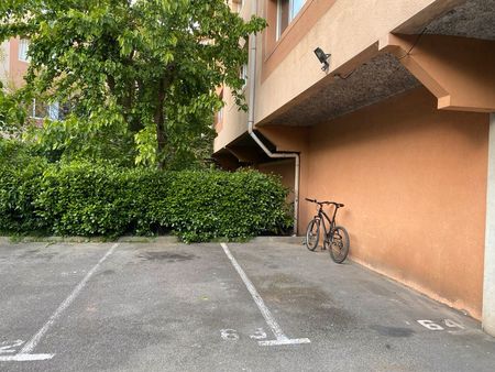 places de parking sécurisée places des pradettes