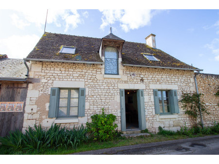 maison de village de trois chambres avec cour à pussigny