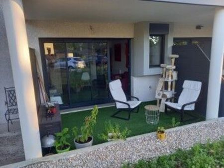 t2 meuble + terrasse+ jardin + parking