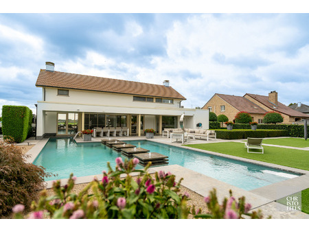 exclusieve villa met verwarmd zwembad op een perceel van 2.295m²!