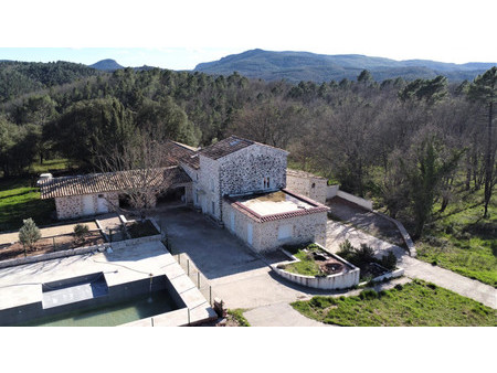 propriété en pierre de 165 m² avec 2 4 hectares au calme absolu  piscine et 200m2 d'annexe