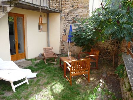 joli t2 de 45 m² avec jardin et garage clair calme ensoleillé