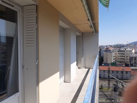 f3 76m² grand balcon