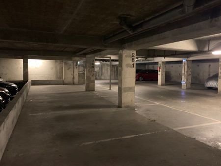 place de parking au sous-sol dans une résidence sécurisée