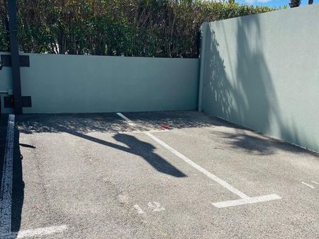 place de parking - résidence sécurisée avec barrière