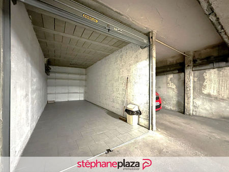 box de garage fermé bagnols sur cèze - 15 m²