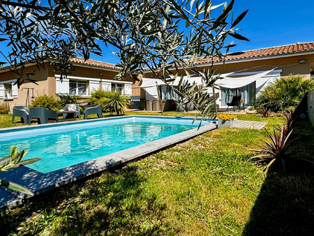 jolie villa contemporaine plain-pied avec piscine et vue...