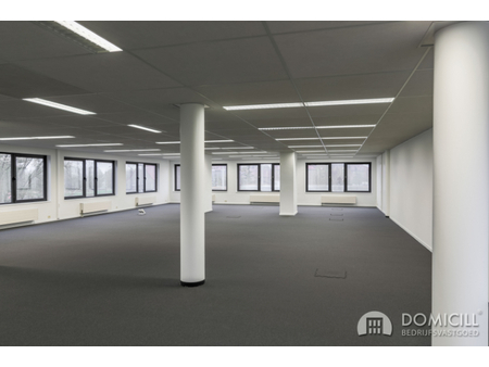 roeselare  stadsrand: vlot bereikbare zeer ruime open en lichtrijke kantoorruimte (307m²) 