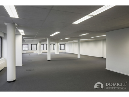 roeselare  stadsrand: vlot bereikbare zeer ruime open en lichtrijke kantoorruimte (307m2) 