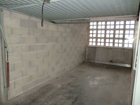 garage dans residence securisee miramas gare - box individuel ferme a clef de 13 m² dans u