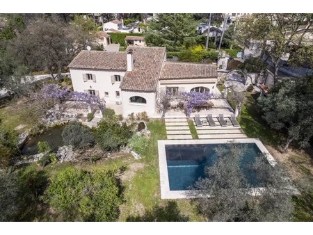 mougins / mouans-sartoux - belle villa provençale dans un domaine fermé au sein d'un petit