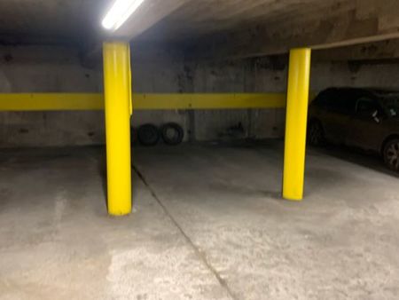 loue place de parking fermé